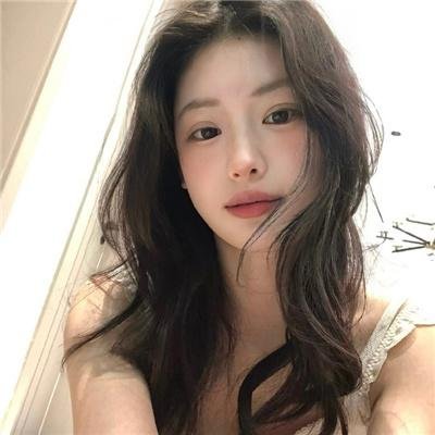 三个摩登女性